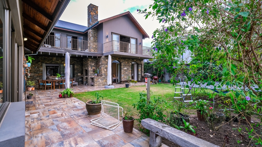 5 Bedroom Property for Sale in Kraaibosch Manor Western Cape